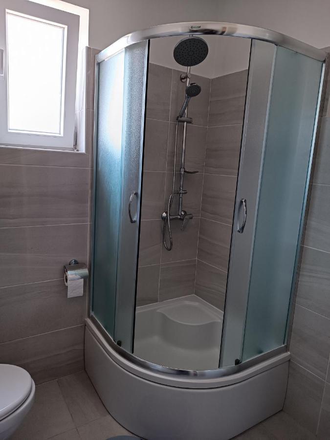 Apartment Hinic Vrhovine Εξωτερικό φωτογραφία