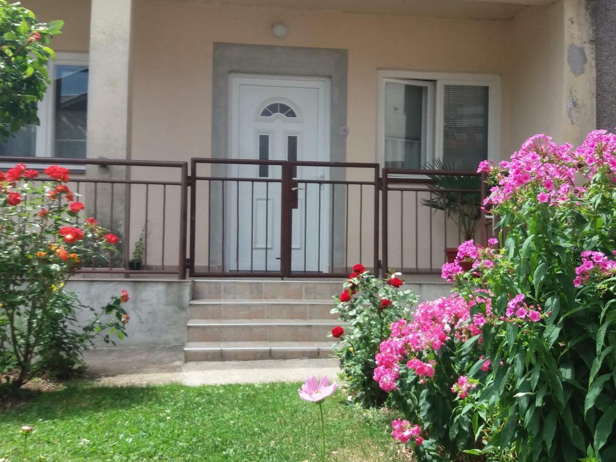 Apartment Hinic Vrhovine Εξωτερικό φωτογραφία