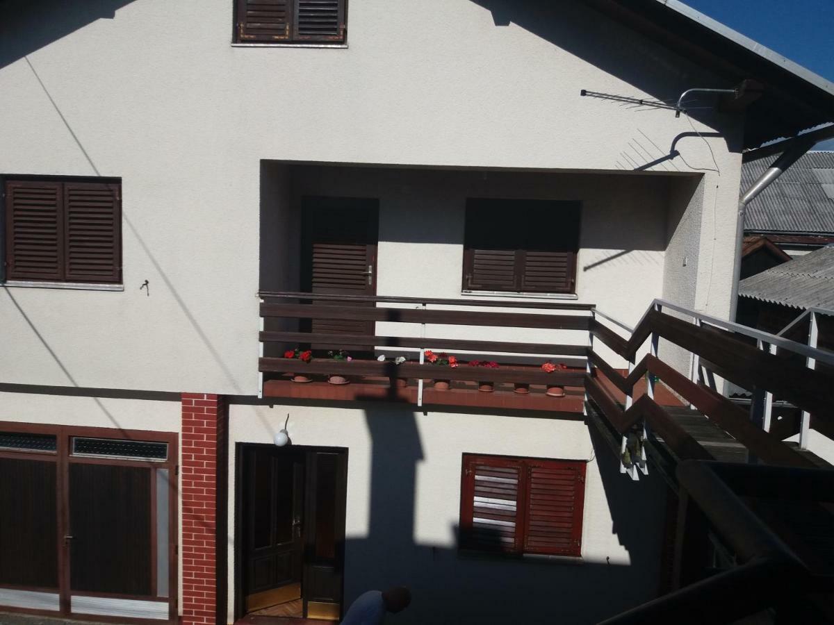 Apartment Hinic Vrhovine Εξωτερικό φωτογραφία